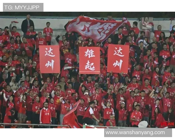 足球明星抵达城市瞬间下飞机视频引发球迷热议和欢呼声